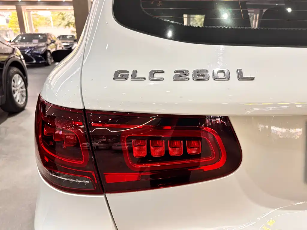 MERCEDES-BENZ GLC