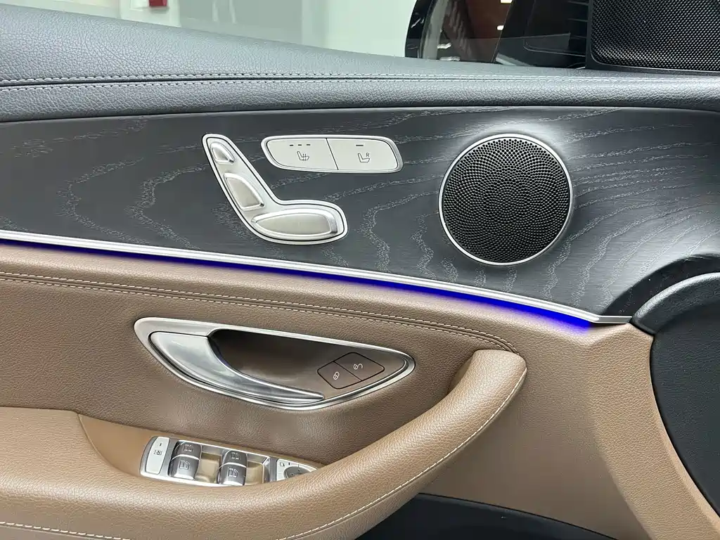 Mercedes-Benz E-Class — миниатюра 9