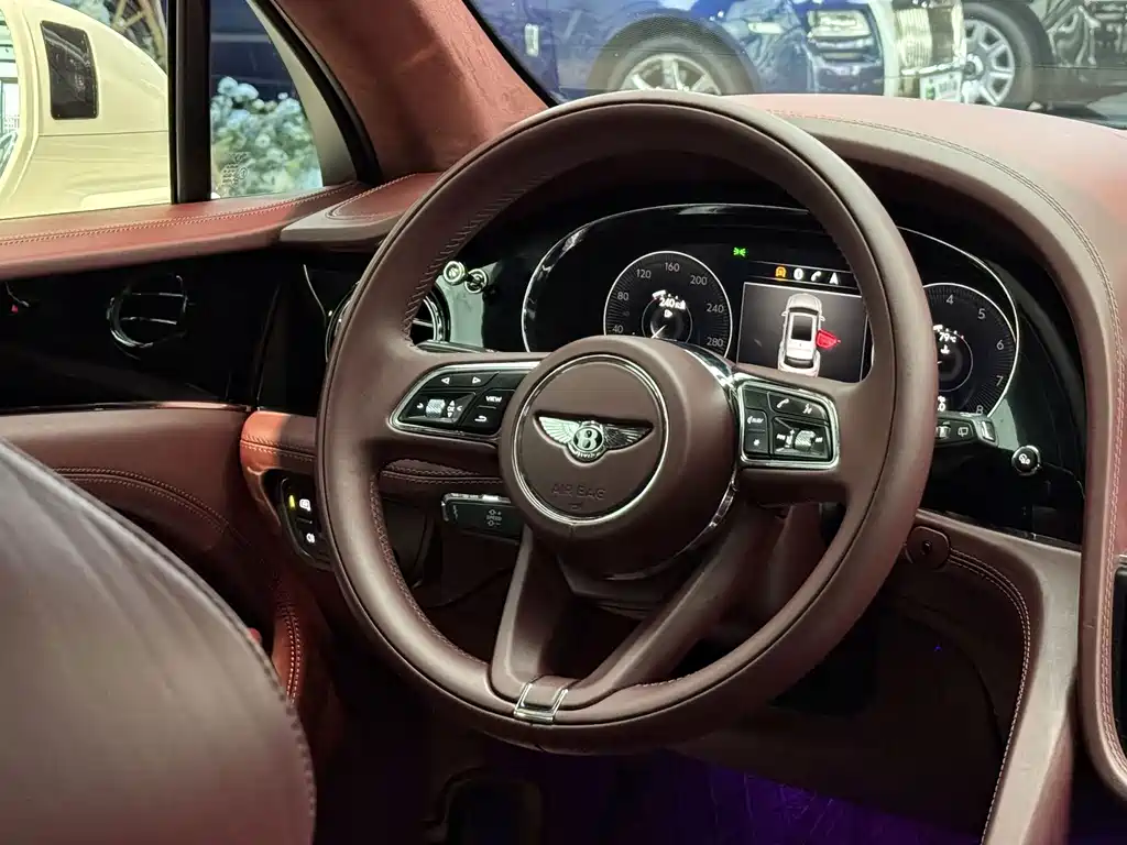 Bentley Bentayga — миниатюра 10