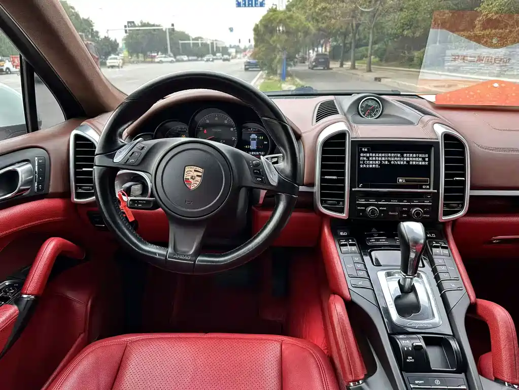 Porsche Cayenne — миниатюра 14