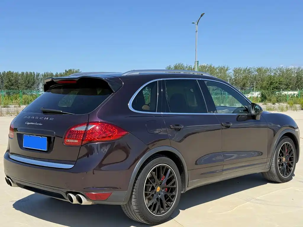 Porsche Cayenne — миниатюра 7