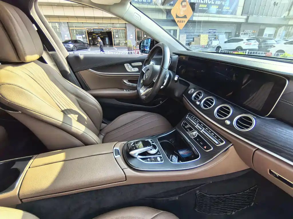 Mercedes-Benz E-Class — миниатюра 12