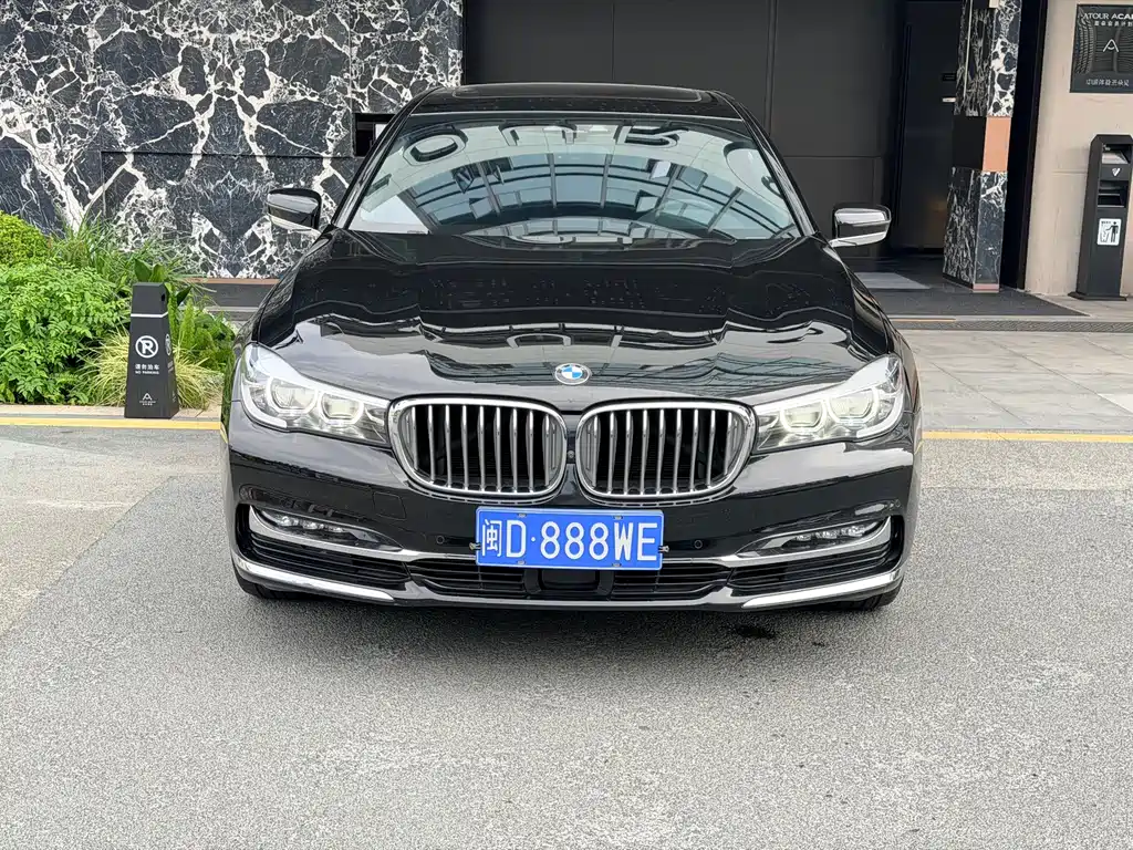 BMW 7 Series — миниатюра 2