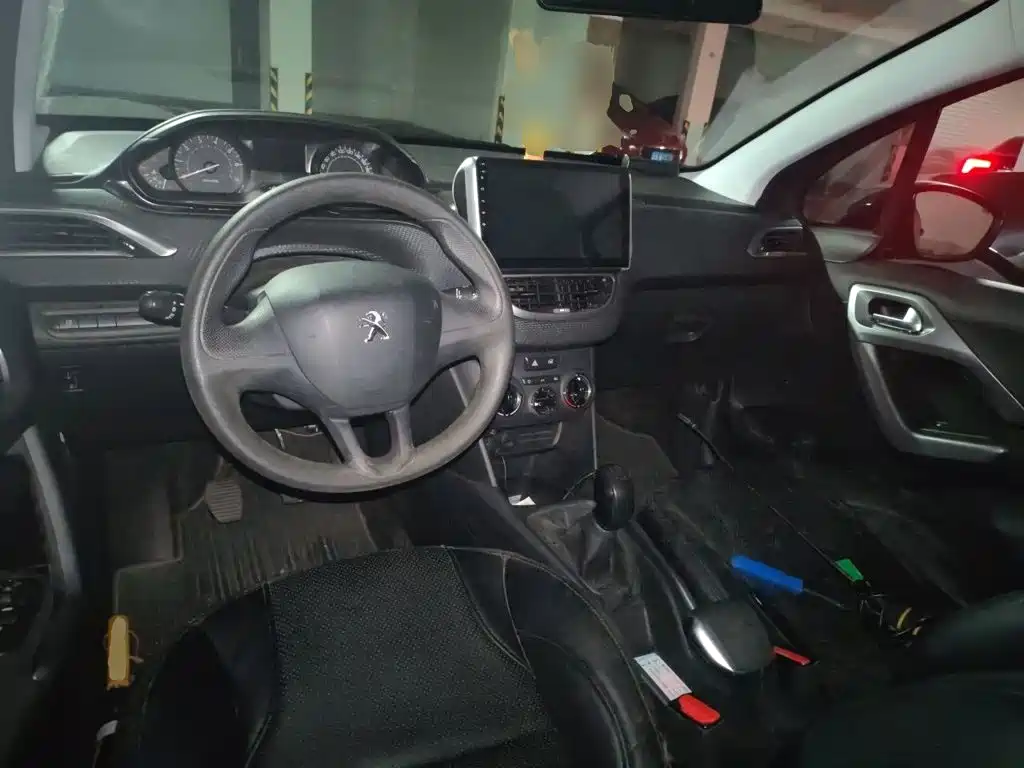 Peugeot 2008 — миниатюра 10