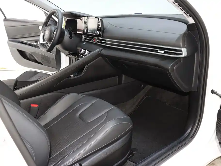 Hyundai Elantra — миниатюра 8