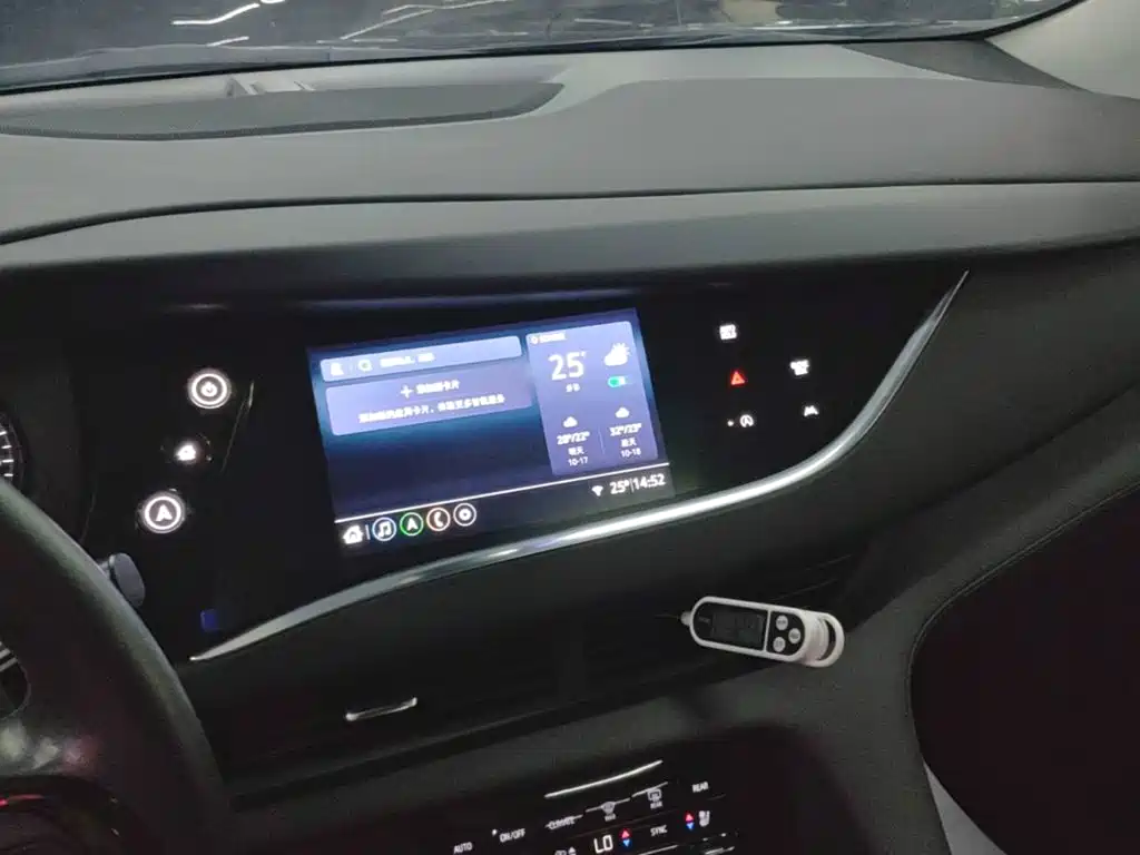 Buick Enclave — миниатюра 13