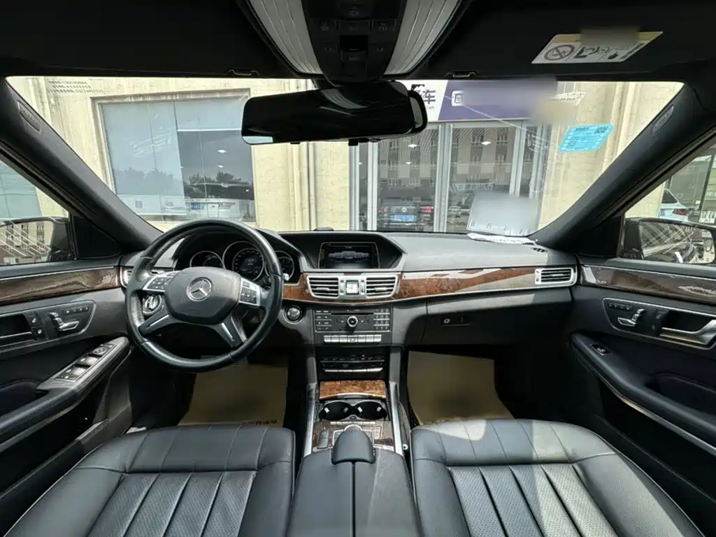Mercedes-Benz E-Class — миниатюра 11
