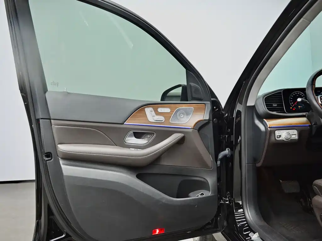 Mercedes-Benz GLE (Import) — миниатюра 18