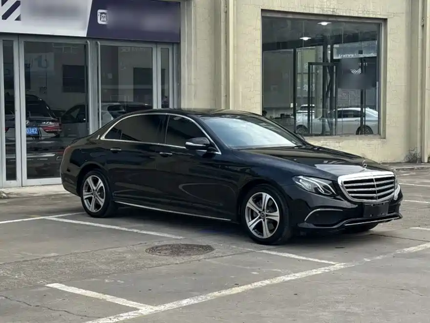 Mercedes-Benz E-Class — миниатюра 6