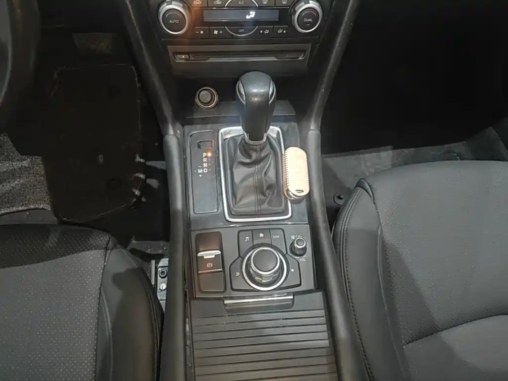 Mazda 3 Axela — миниатюра 10