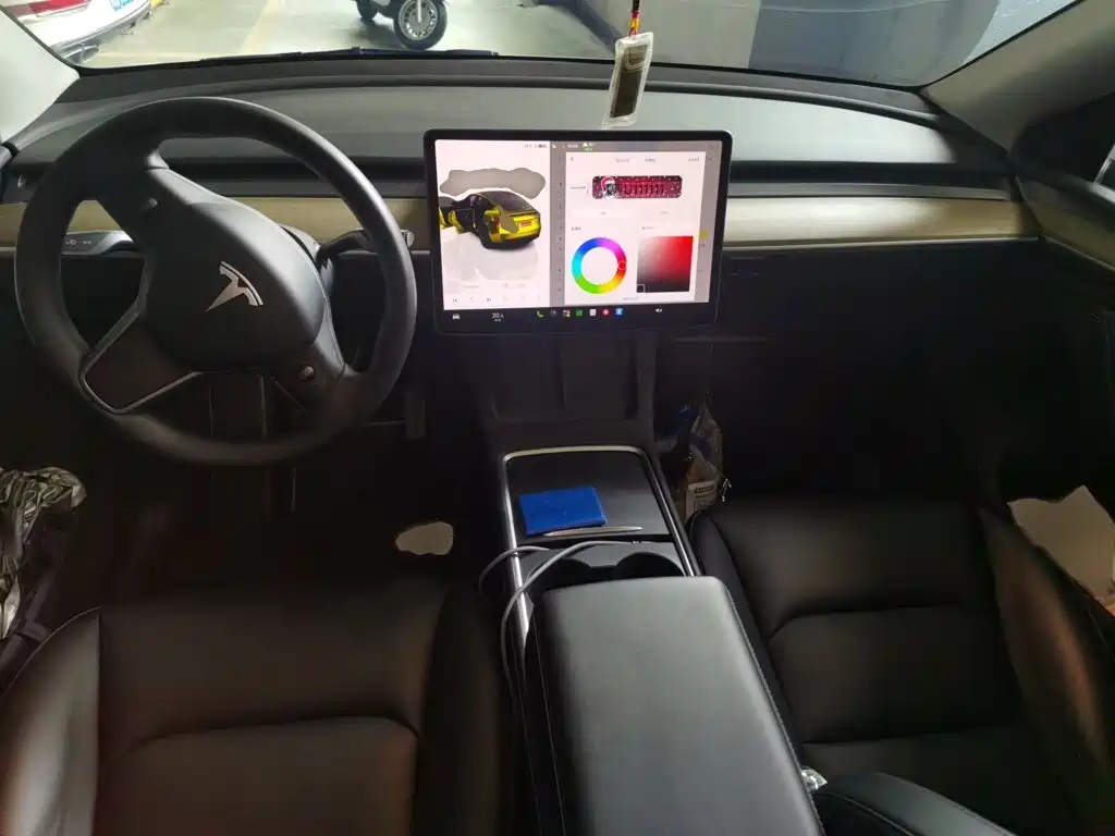 Tesla Model Y — миниатюра 13