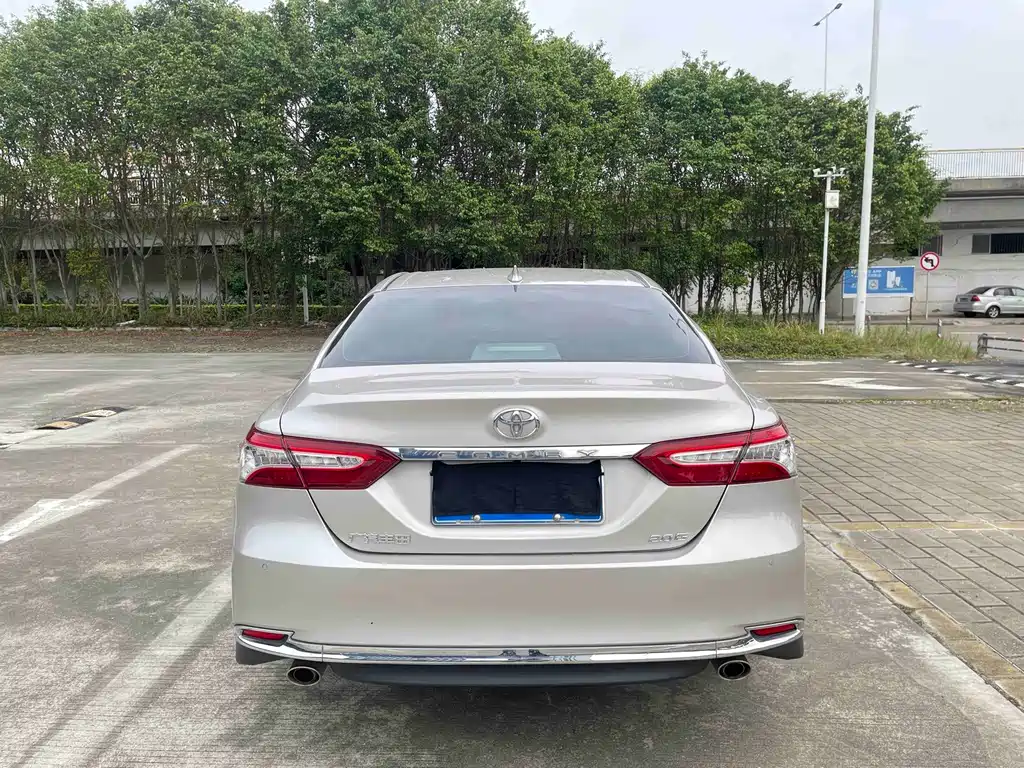 Toyota Camry — миниатюра 13