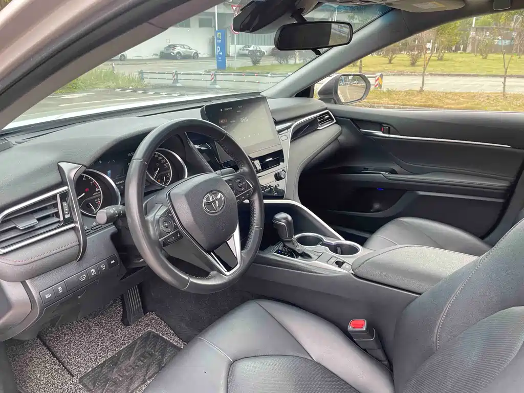 Toyota Camry — миниатюра 4