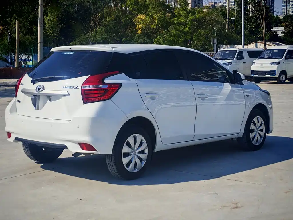Toyota Yaris L — миниатюра 6