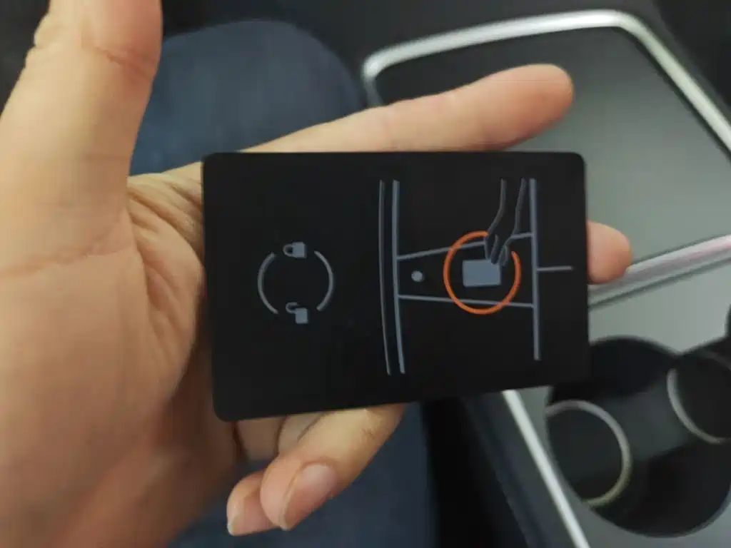 Tesla Model Y — миниатюра 9