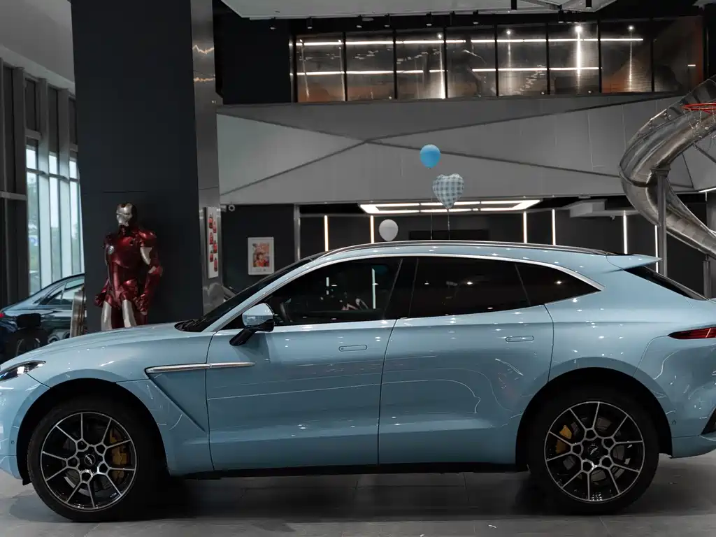 Aston Martin DBX — миниатюра 9
