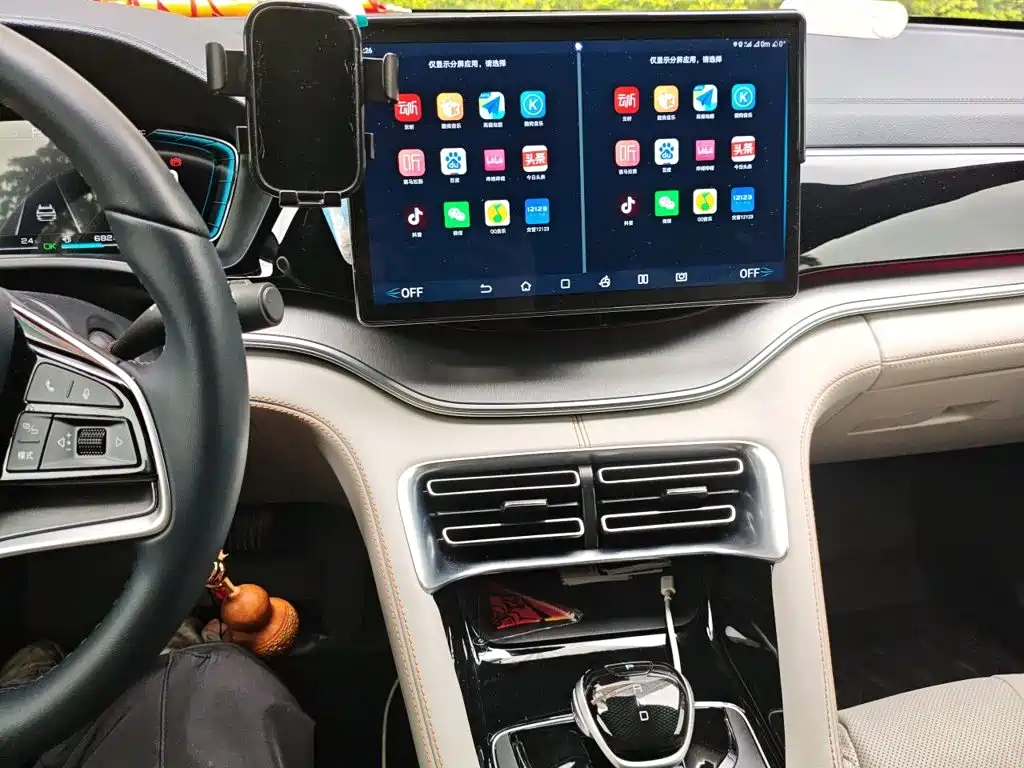 BYD PLUS New Energy — миниатюра 9