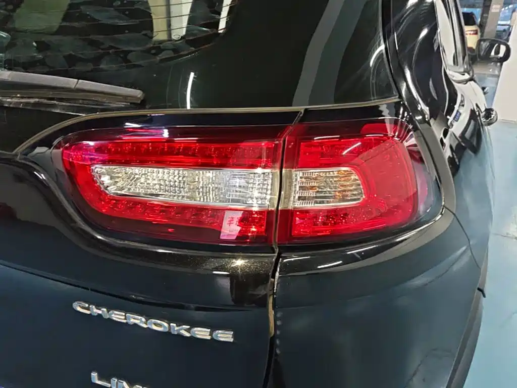 Jeep Cherokee — миниатюра 8