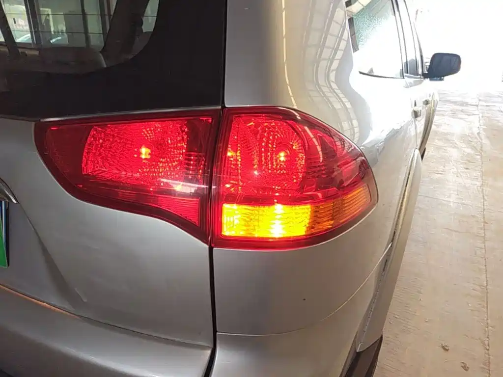 Mitsubishi Pajero Sport — миниатюра 8
