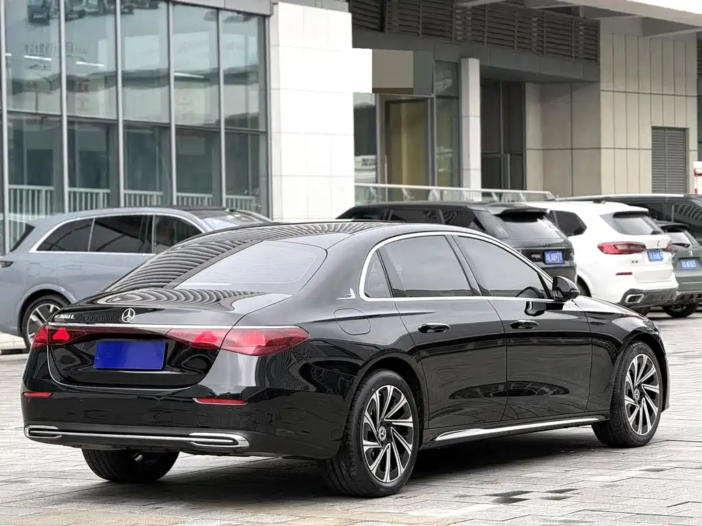 Mercedes-Benz E-Class — миниатюра 11