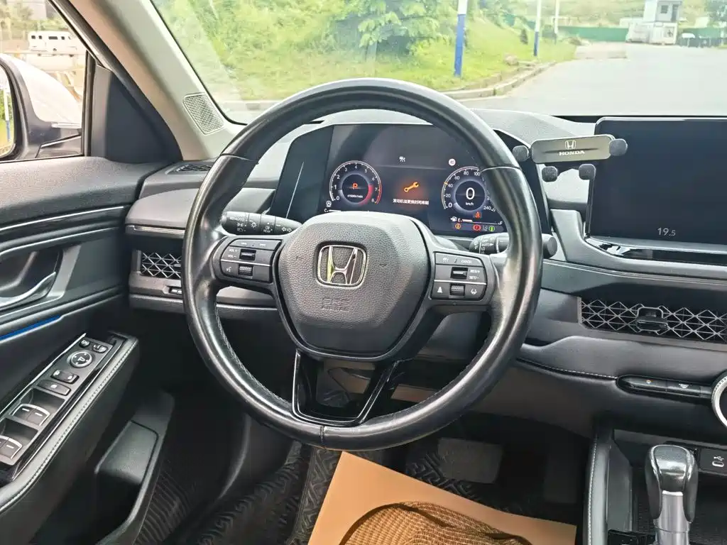 Honda Accord — миниатюра 11