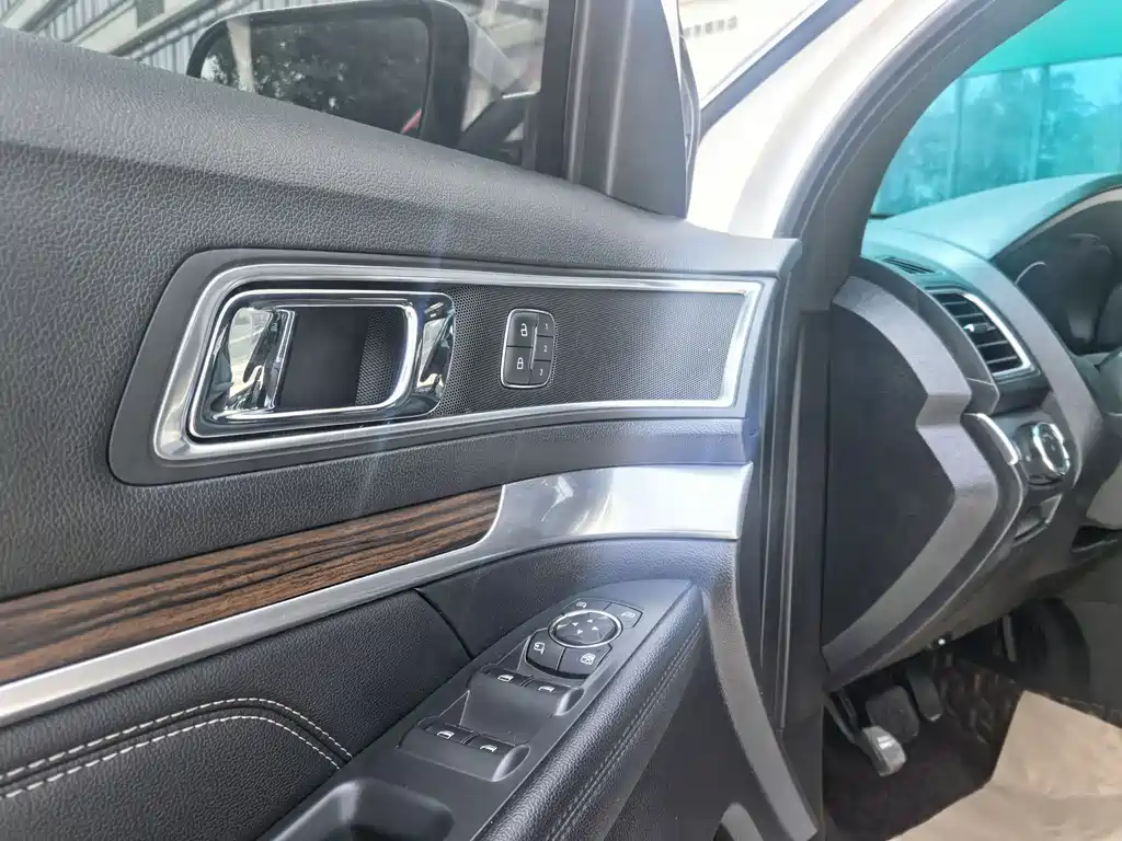 Ford Explorer (Import) - фото 13