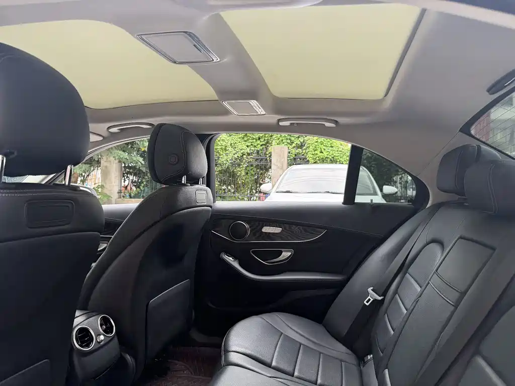 Mercedes-Benz C-Class — миниатюра 10