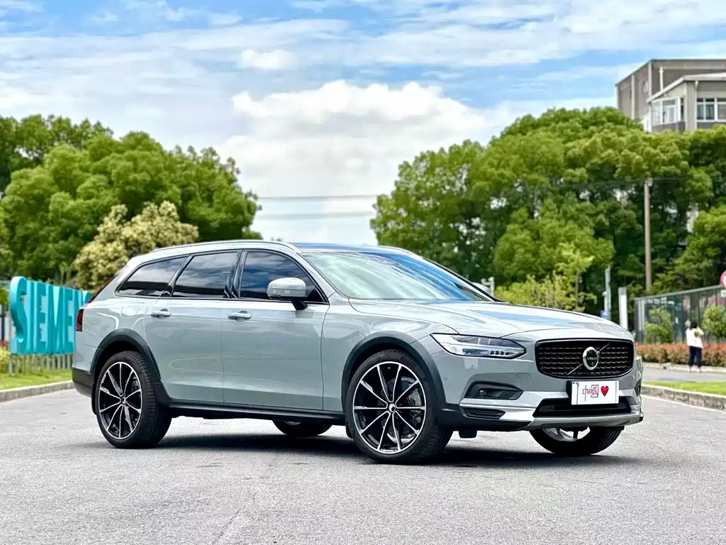 Volvo V90 2024 Cross Country B5 AWD