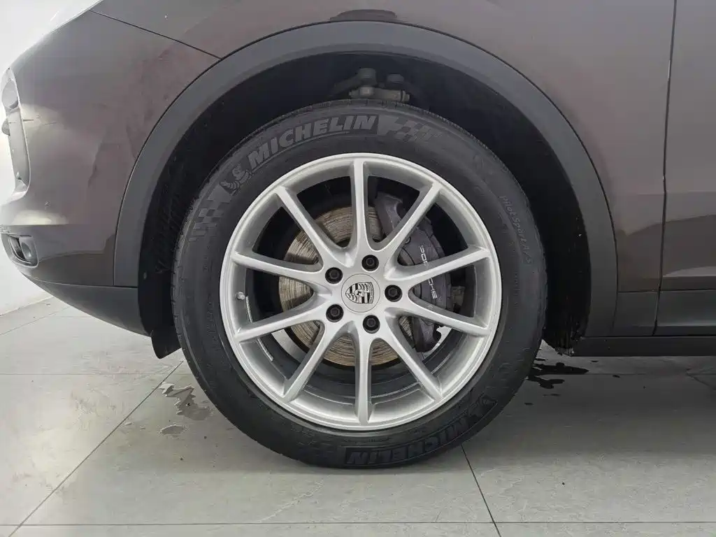 Porsche Cayenne — миниатюра 17