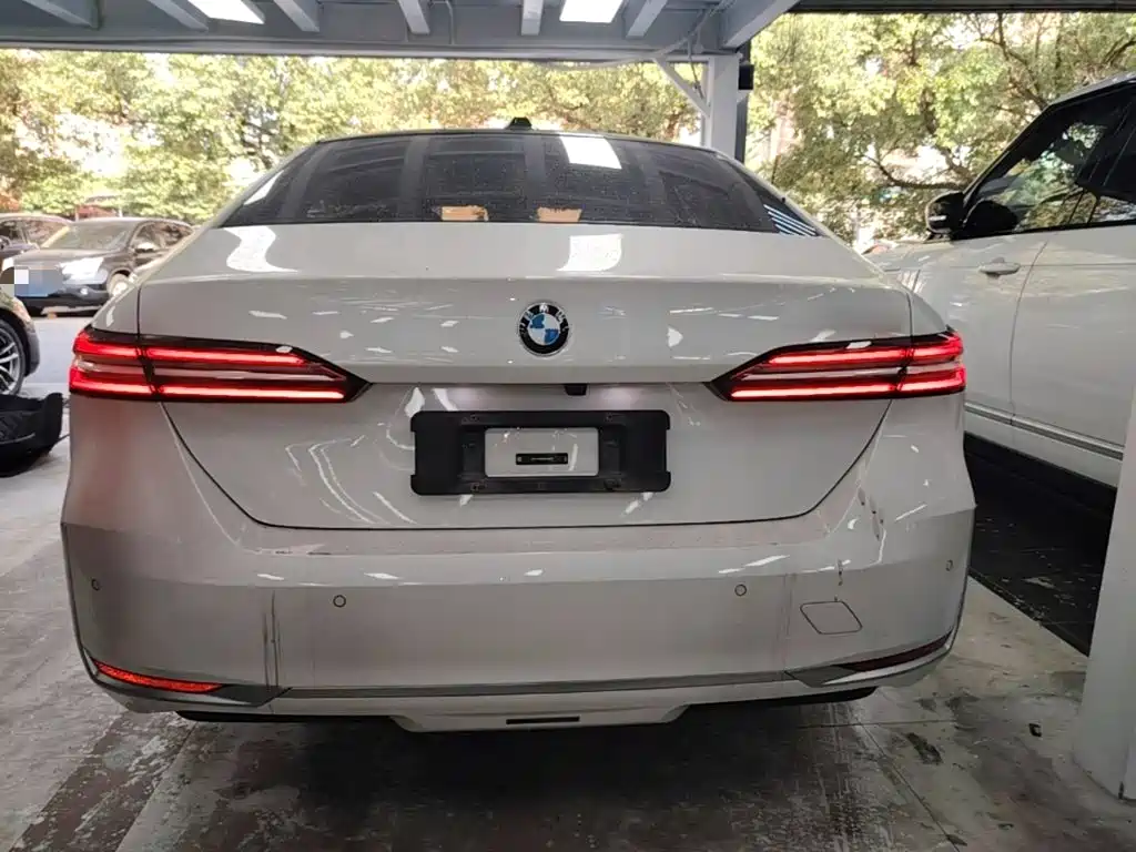 BMW 5 Series — миниатюра 6