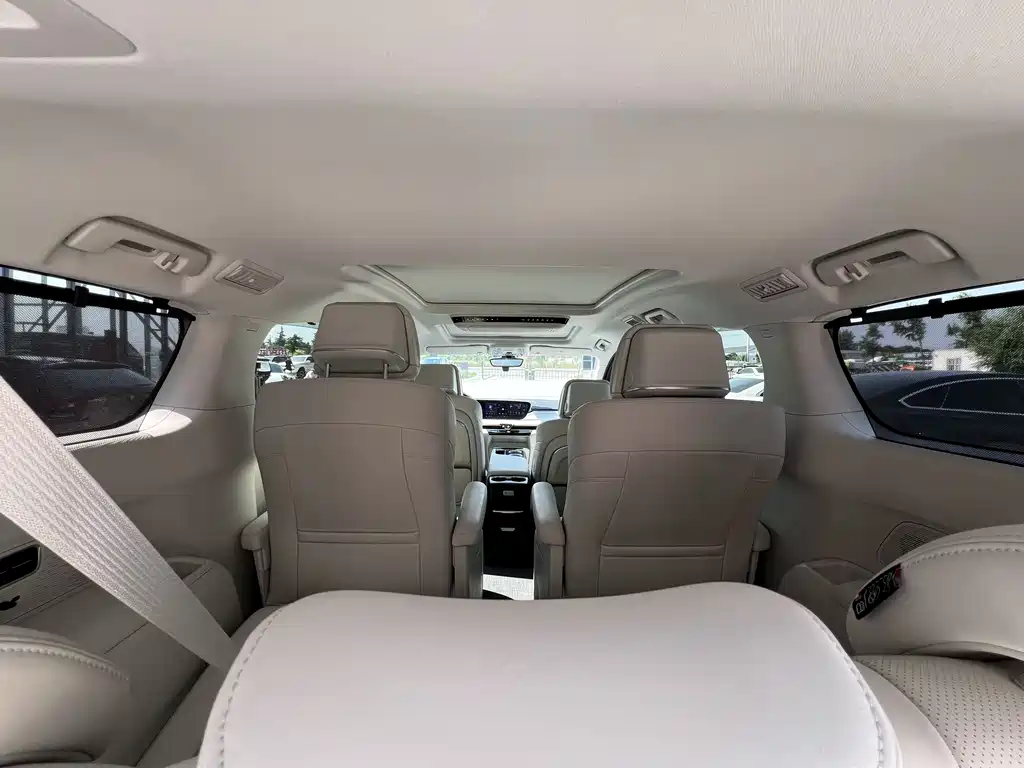 Buick GL8 2024 Premium 7 мест