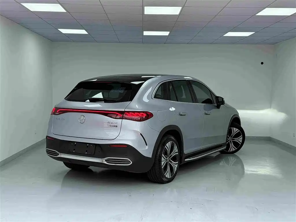Mercedes-Benz EQE SUV — миниатюра 22