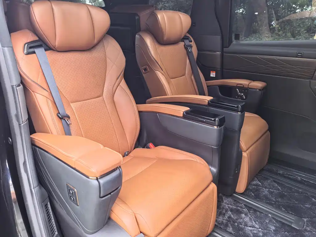 Toyota Vellfire — миниатюра 11