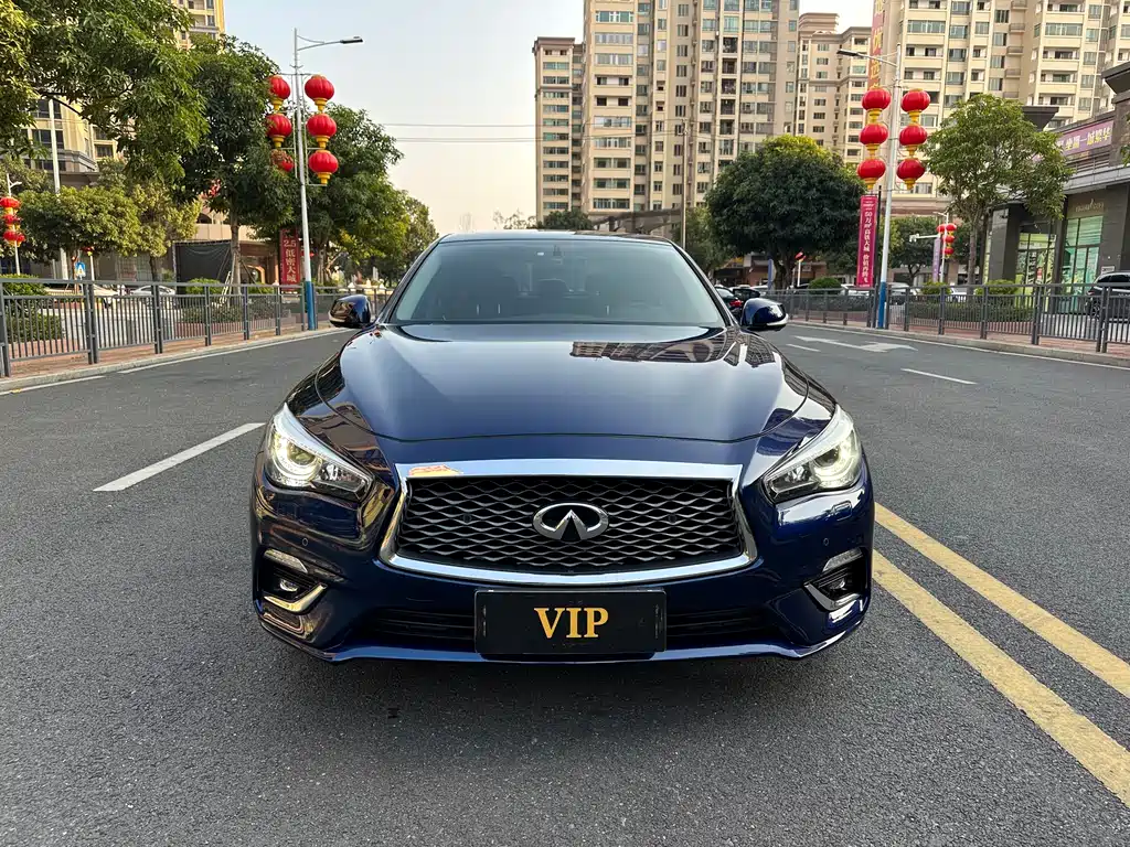 INFINITI Q50L