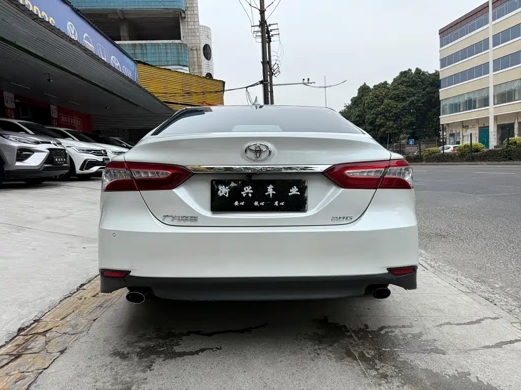 TOYOTA CAMRY