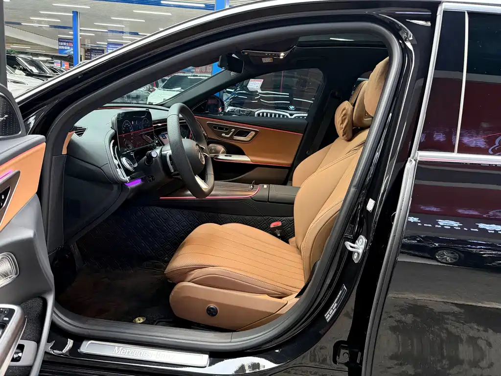 Mercedes-Benz E-Class — миниатюра 6