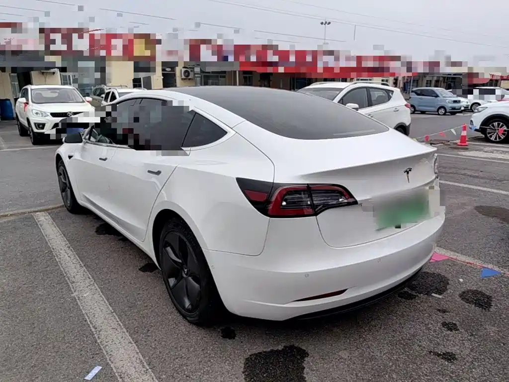 Tesla Model 3 — миниатюра 5
