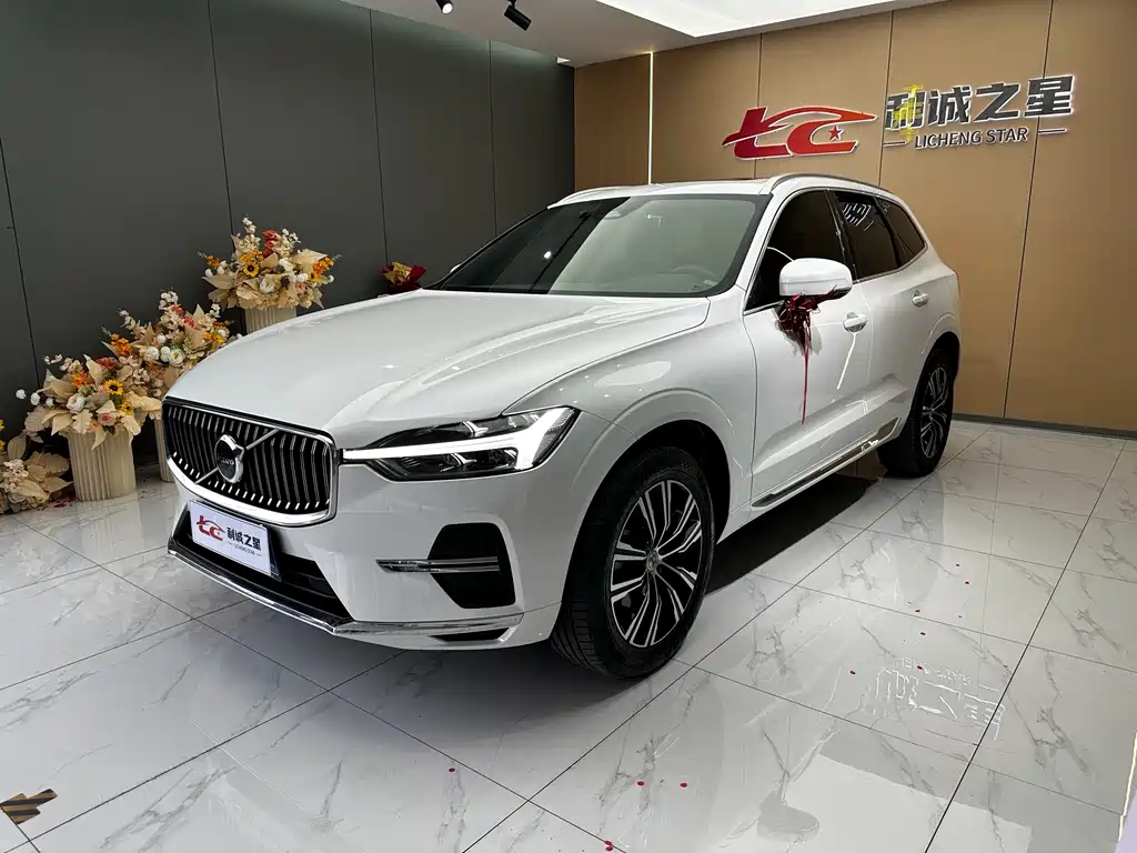 Volvo XC60 2022 B5 4WD Smart Vision Luxury Edition