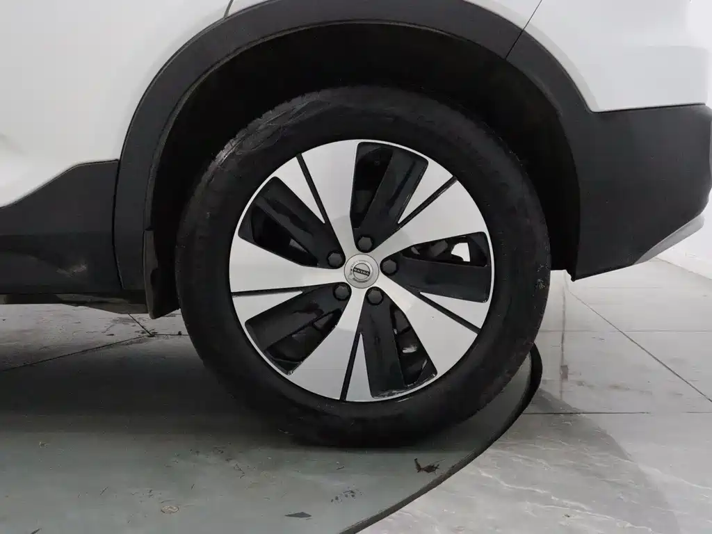 Volvo XC40 — миниатюра 13