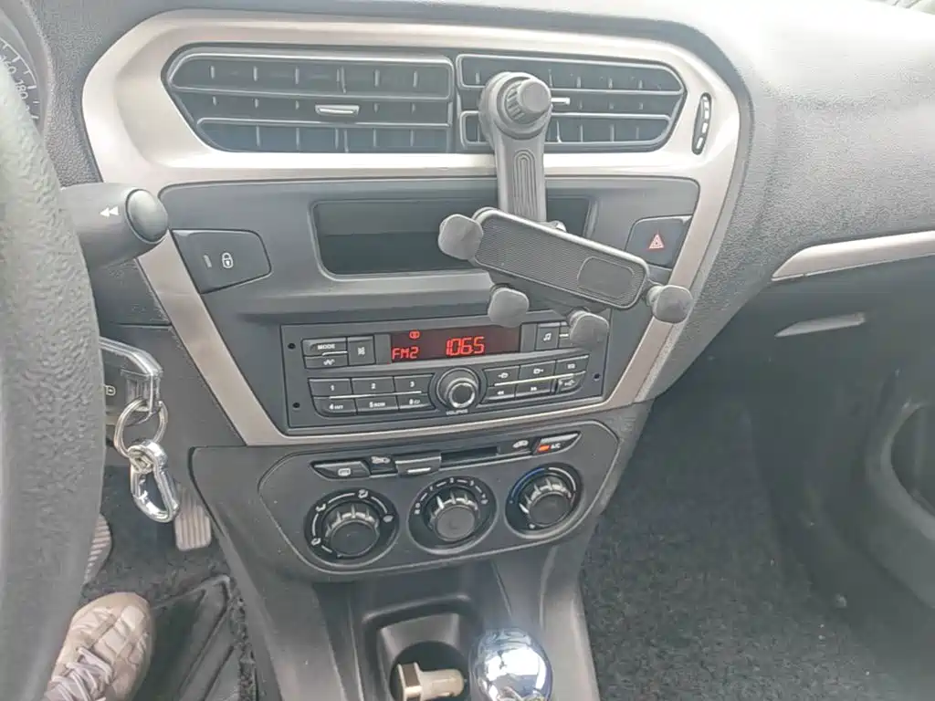 Peugeot 301 — миниатюра 13