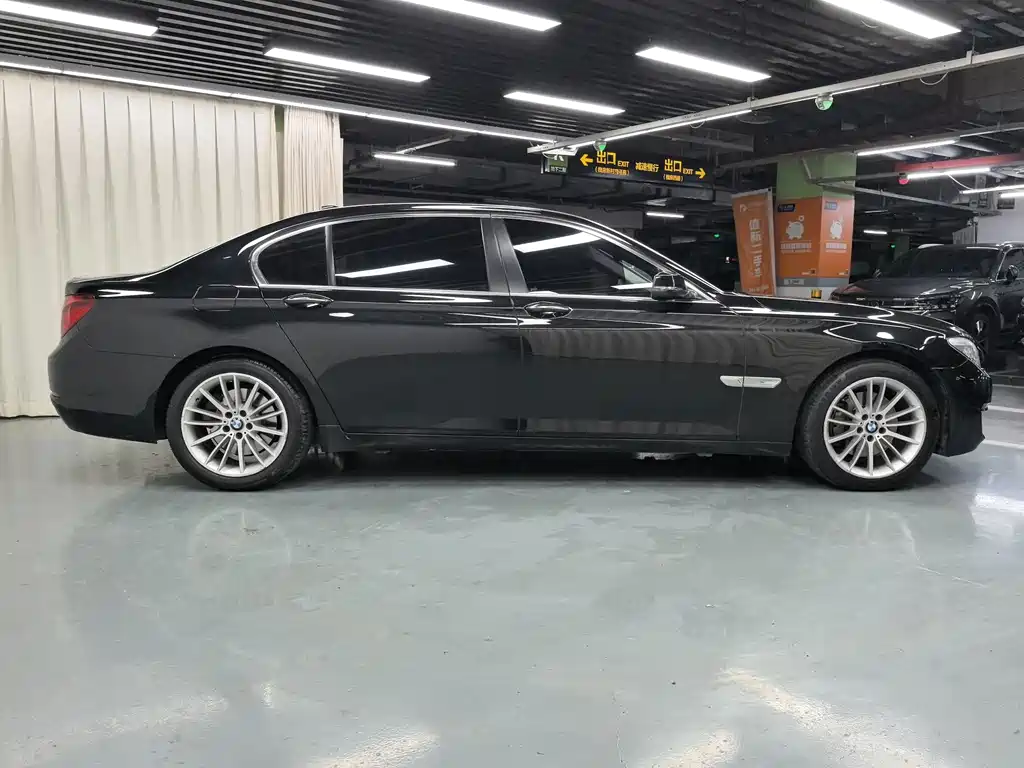 BMW 7 Series — миниатюра 16