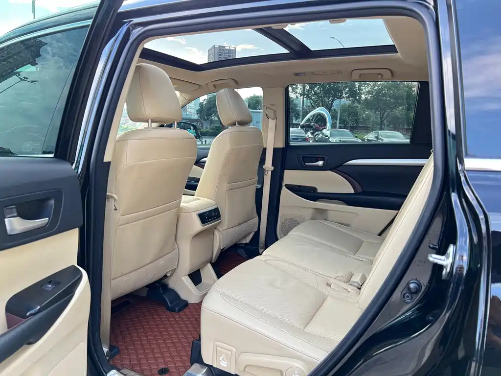 Toyota Highlander — миниатюра 10