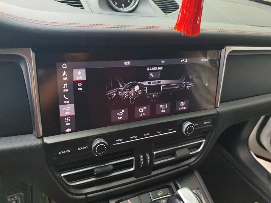 Porsche Macan — миниатюра 13