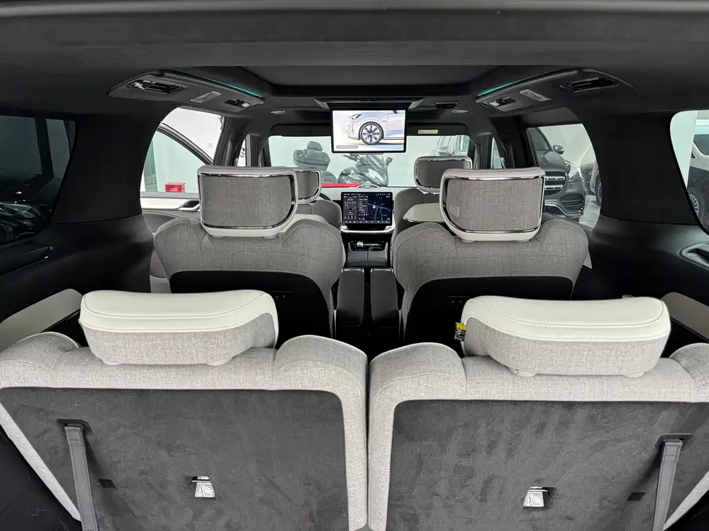 Volvo EM90 — миниатюра 13