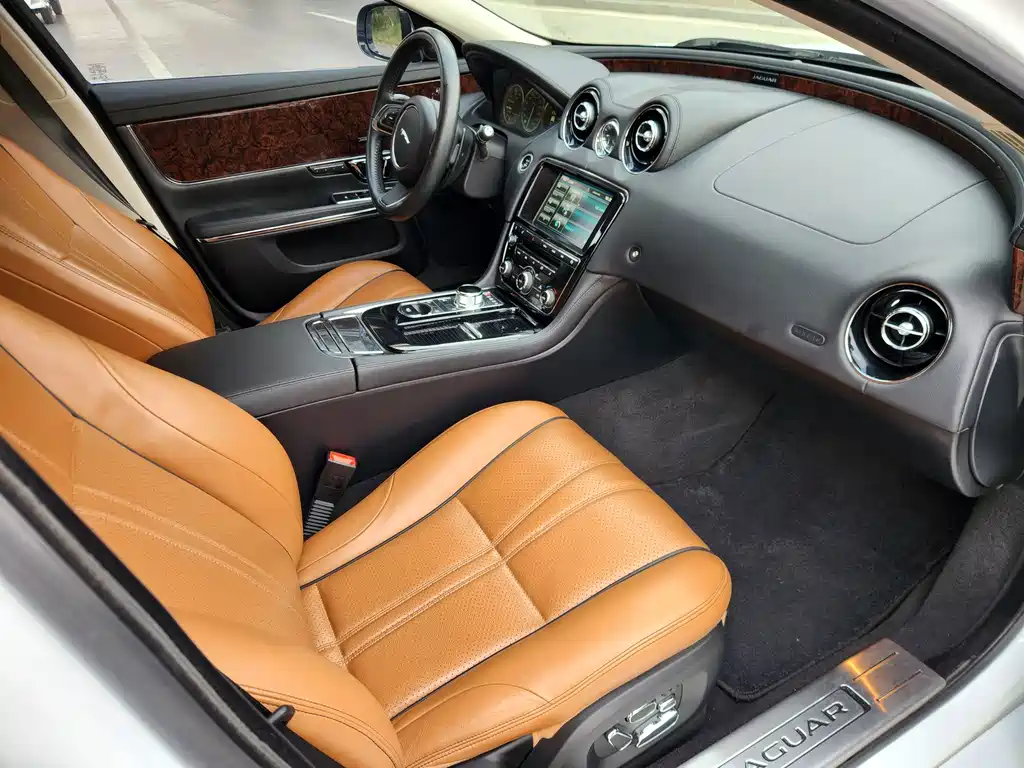 Jaguar XJ — миниатюра 19