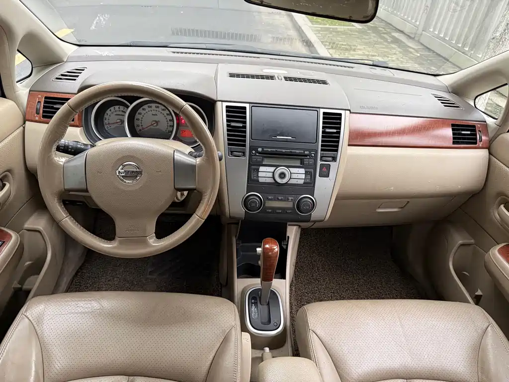 Nissan Tiida 2009 1.6L AT