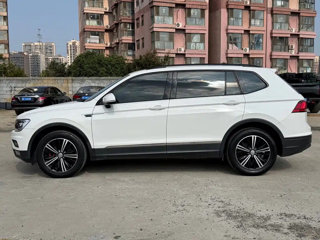 Volkswagen Tiguan L — миниатюра 3