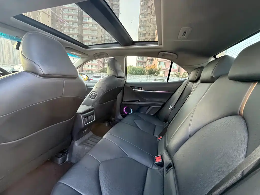 Toyota Camry — миниатюра 8