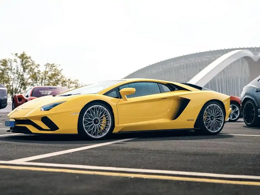 Lamborghini Aventador — миниатюра 8