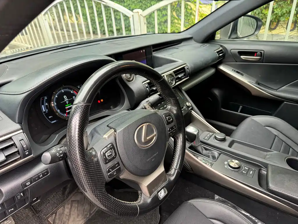 Lexus IS 2017 300 F SPORT